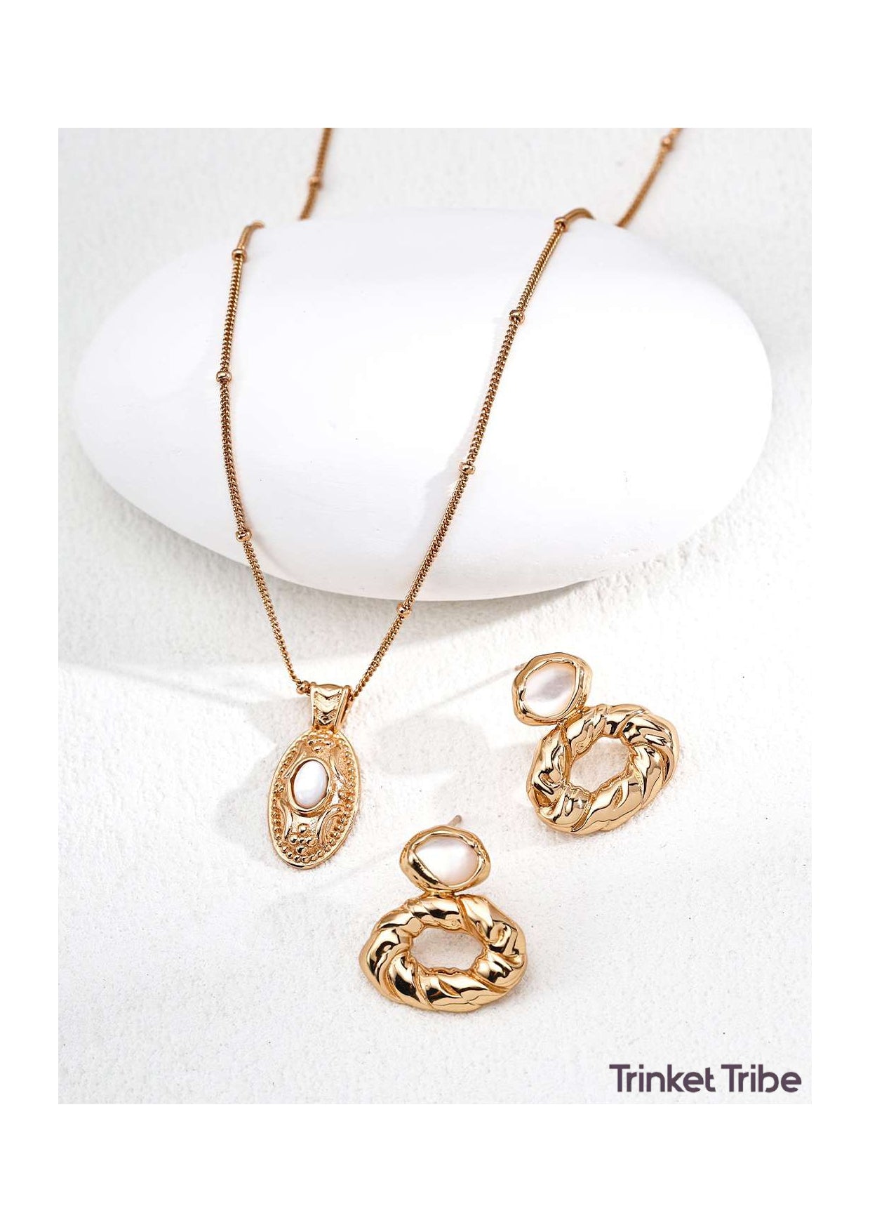 Mother-of-pearl_ Necklace & Matching Earrings