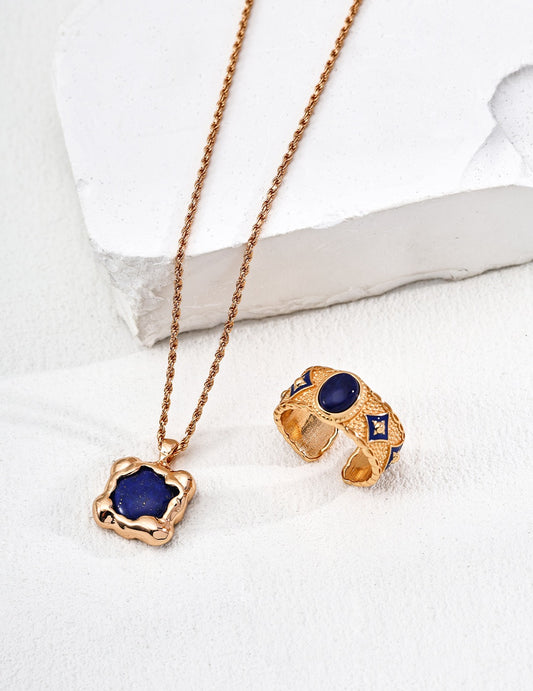 Necklace Featured Deep Blue Stone